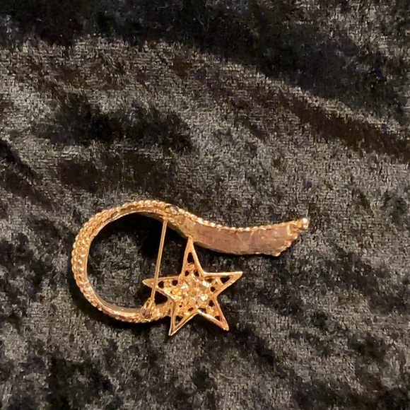 Casual Corner Gold tone Star Brooch Set - Picture 6 of 6